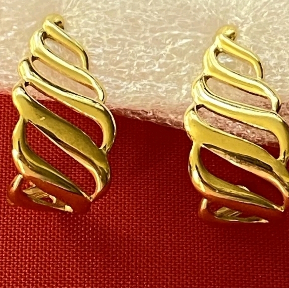 Vintage Monet Open Hoop Gold Tone Pierced Post Earrings, Signed - Picture 4 of 8